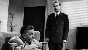 Filmszene mit Robert Graf, Hansjörg Felmy (v.l.n.r.)
