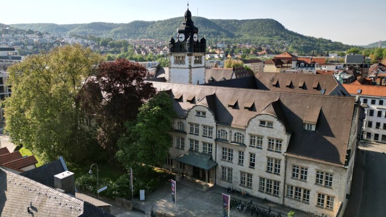 Universitätshauptgebäude