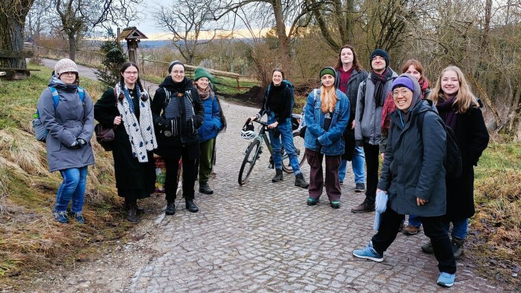 Gruppenfoto vor Schloss Tonndorf