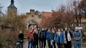 Gruppenfoto vor Schloss Tonndorf