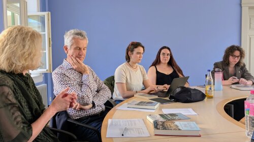 Der Autor Uwe Wittstock zu Besuch im Blauen Salon.