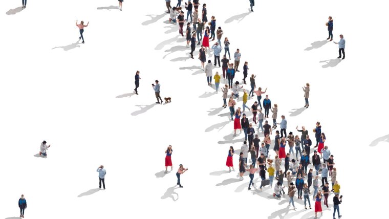 Menschen in Form eines Pfeiles