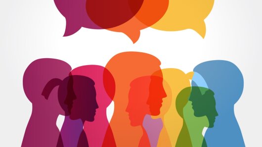 Scherenschnitt von Personen und Sprechblasen