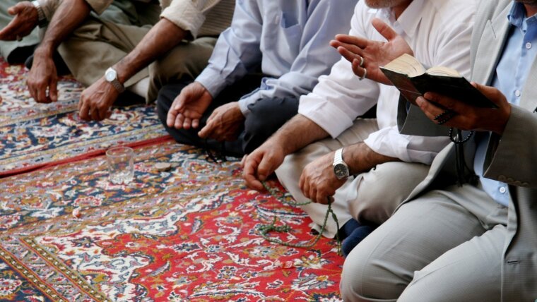 Lamenting muslims in mosque