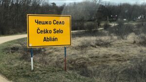 Dorfschild in Vojvodina, Serbien