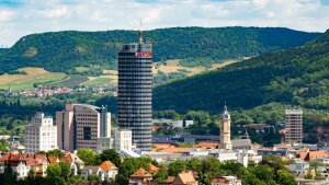 Blick auf den Jentower, wo sich das Büro der Arbeitsstelle für Lehrwerkforschung und Materialentwicklung (ALM) befindet