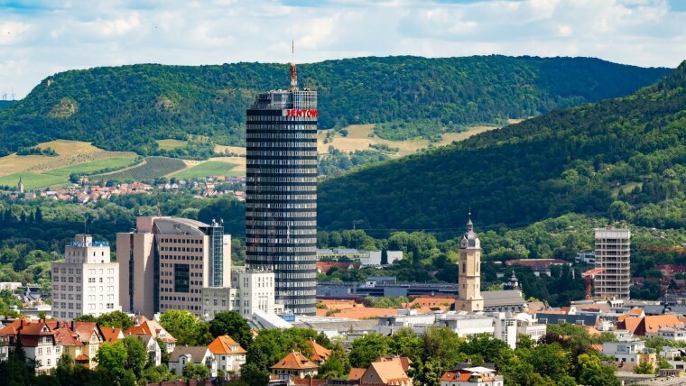 Blick auf den Jentower, wo sich das Büro der Arbeitsstelle für Lehrwerkforschung und Materialentwicklung (ALM) befindet