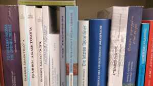 Bücherregal in der Forschungsstelle Bessarion