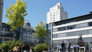 Campus der Friedrich-Schiller-Universität am Ernst-Abbe-Platz in Jena, aufgenommen am 06.06.2013.