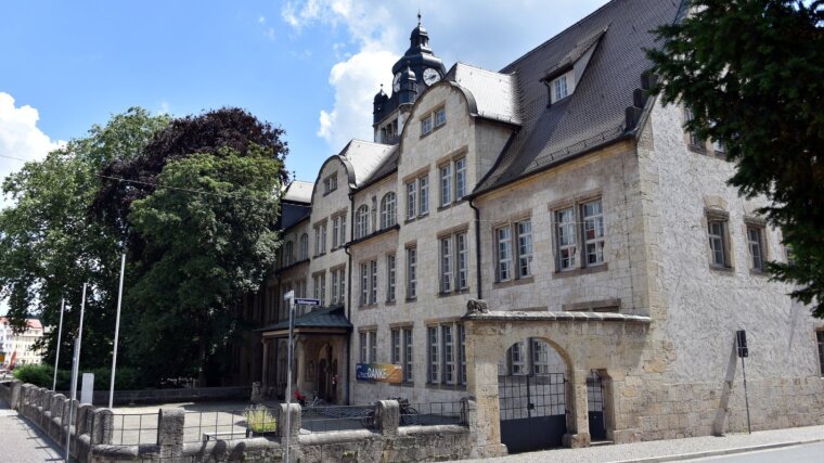 Universitäts Hauptgebäude  der Friedrich-Schiller-Universität Jena am 25.06.2020.