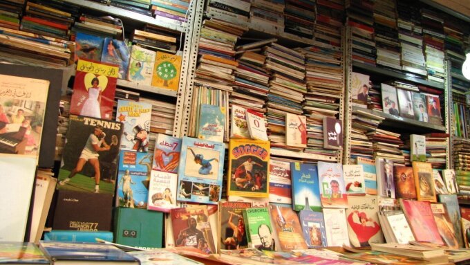 Bücherauslage auf Beiruter Markt