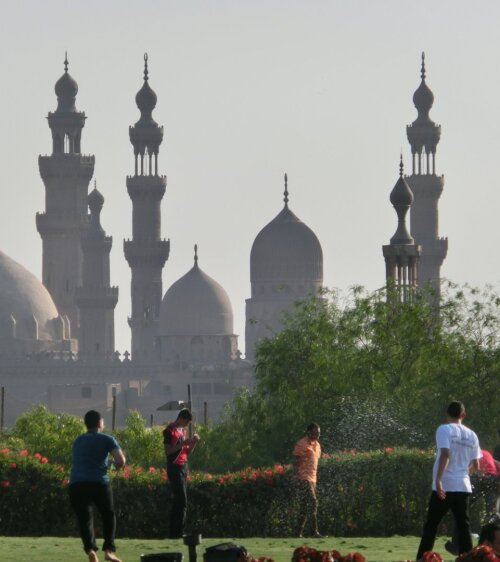 Die al-Rifa'i-Moschee und die Sultan-Hasan-Moschee vom al-Azhar-Park aus gesehen.