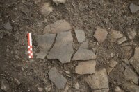 Fragmente eines Keramikgefäßes in situ, 2020