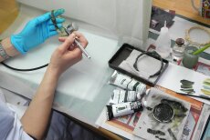 Herstellung der Replik eines bronzenen Maskenarmringes